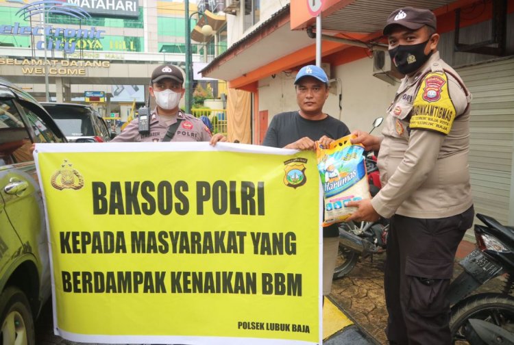 Polsek Lubuk Baja Kembali Melaksanakan Baksos Kepada Masyarakat Terdampak Kenaikan BBM