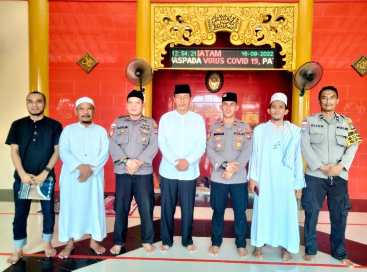 Kapolsek Bengkong Jadi Khatib Salat Jumat di Masjid Cheng Hoo, Sampaikan Pentingnya Amalkan Nilai Al-Quran dan Bersyukur dalam Kehidupan