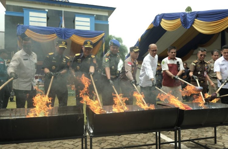 Gempur Rokok dan Mikol Ilegal, Bea Cukai Batam Musnahkan Barang Ilegal Senilai Rp10,01 Miliar