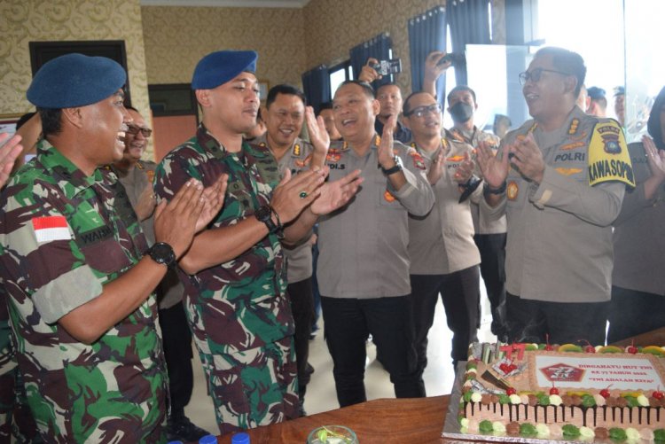 Irwasda Polda Kepri Beri Kejutan Ke Lanud Hang Nadim di Ulang Tahun TNI Ke-77, Ini Kejutannya