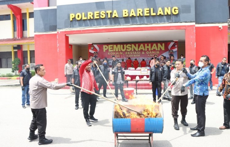 Polresta Barelang Musnahkan Narkotika Jenis Kokain, Daun Ganja dan Ekstasi Senilai 40 Milyar