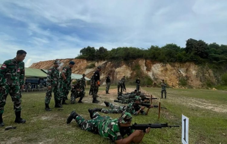 Lanud Hang Nadim Laksanakan Latihan Menembak di Lapangan Tembak Yonif 10 Marinir