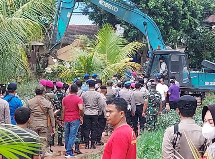 Polsek Batu Aji Beri Pengamanan Penertiban Lahan Milik PT. Angkasa Pura Sanjaya