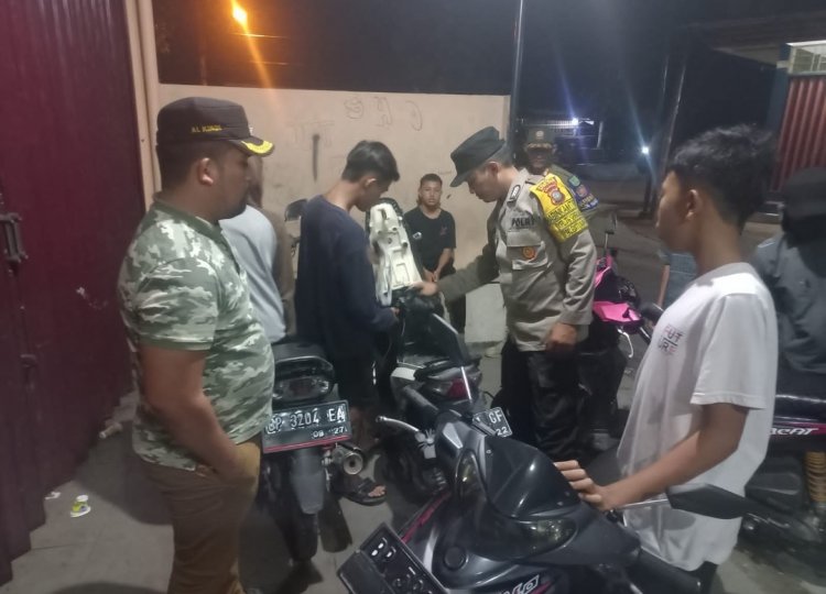 Patroli Batara Biru Polsek Batu Ampar Periksa Kelengkapan Surat Kendaraan Yang Tidak Sesuai Standar