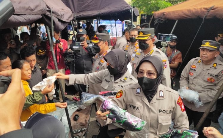 Selimut Hangat dari Ketum Bhayangkari untuk Pengungsi Gempa Cianjur