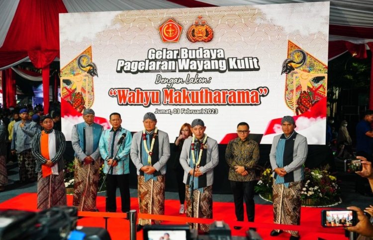 Gelar Wayang Kulit, Kapolri: Perkuat Sinergitas TNI-Polri dan Semakin Dekat Dengan Masyarakat