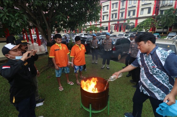 PEMUSNAHAN BARANG BUKTI NARKOTIKA JENIS GANJA OLEH DITRESNARKOBA POLDA KEPRI