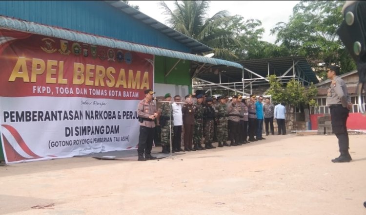 APEL BERSAMA FKPD, TOKOH AGAMA, TOKOH MASYARAKAT KOTA BATAM DAN PEMBAGIAN SEMBAKO DALAM RANGKA PEMBERANTASAN NARKOBA DAN PERJUDIAN DI SIMPANG DAM MUKAKUNING