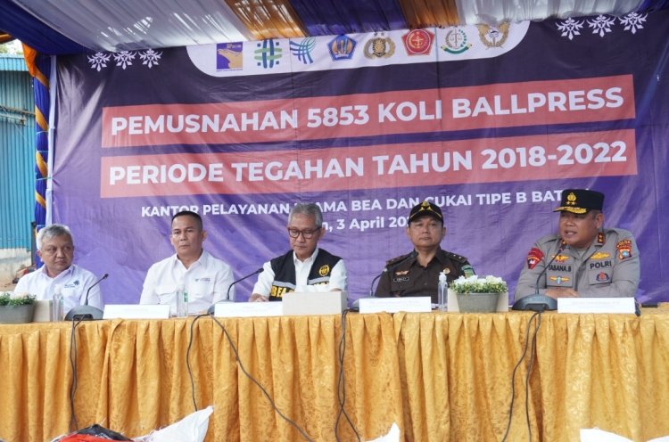 Kapolda Kepri Ikuti Pemusnahan Barang Bekas Impor Ilegal Senilai Rp 17,4 Miliar