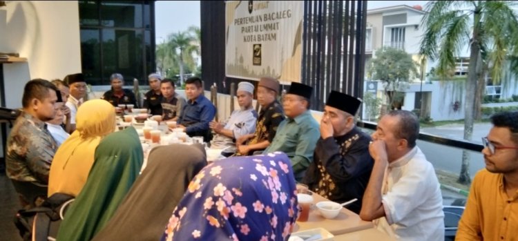 DPD Partai Umat Kota Batam mengadakan pertemuan dengan bacaleg dan buka bersama