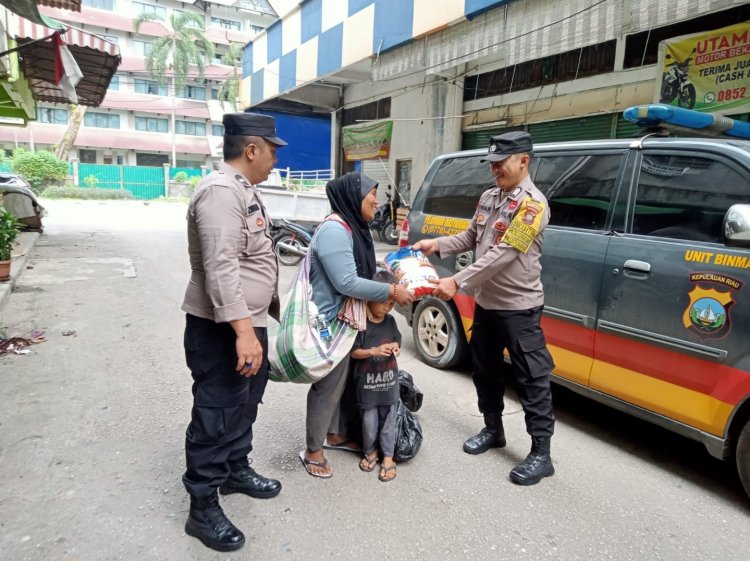 Kami Peduli, Polsek Batu Ampar Melaksanakan Indahnya Berbagi Bansos Kepada Masyarakat