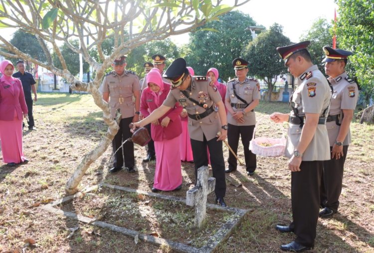 Hargai Jasa Pahlawan, Kapolres Bintan Pimpin Ziarah Ke Makam Pahlawan Dwikora