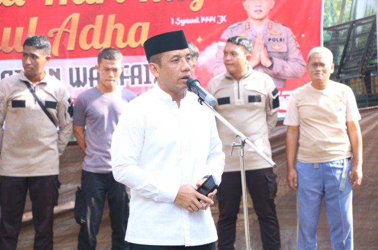 Kapolresta Barelang Laksanakan Shalat Idul Adha 1444 H / 2023 M dan Pemotongan Hewan Qurban di Polresta Barelang