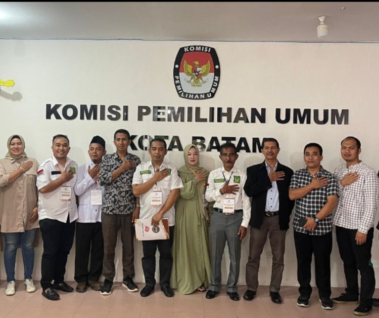 Partai Bulan Bintang Cabang Batam Melakukan Kelengkapan Berkas Caleg di KPU Batam