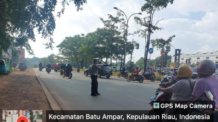 Personil Polsek Batu Ampar Lakukan Strong Point Pagi untuk Ciptakan Kondisi Lalu Lintas yang Lancar