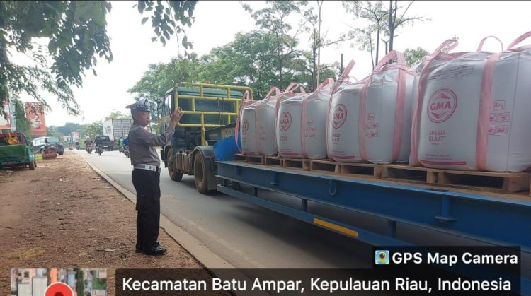 Polisi Beraksi! Strong Point Pagi dan Sore di Kecamatan Batu Ampar untuk Kelancaran dan Keselamatan Berkendara