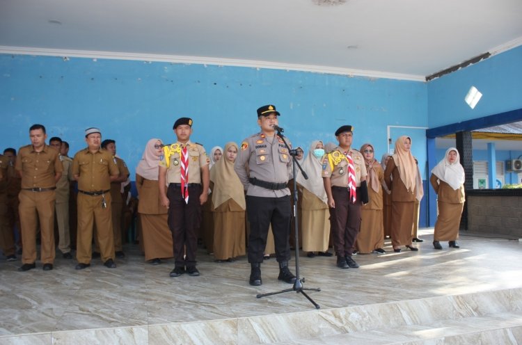 Kapolsek Bengkong Ingatkan Siswa SMA Negeri 25 Tentang Bahaya Kenakalan Remaja dan Narkoba