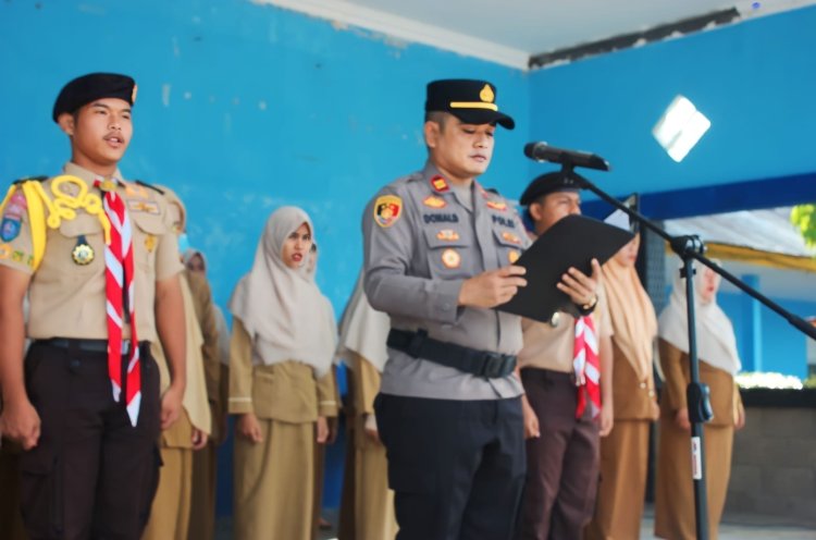 Upacara Bendera di SMAN 5 Batam Dipimpin oleh Kapolsek Sagulung