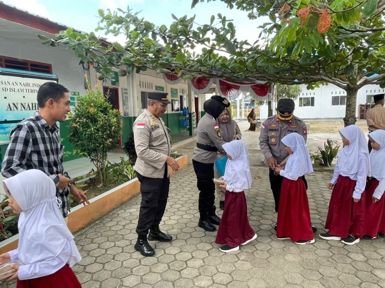 Menyambut Hari Kemerdekaan Republik Indonesia Polres Bintan Bagikan Sarapan Merah Putih