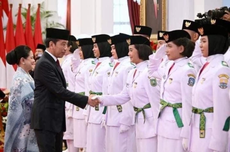 Presiden Jokowi Mengukuhkan 76 Anggota Paskibraka Tahun 2023 di Istana Negara