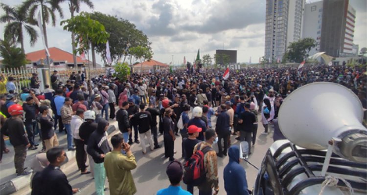 Masyarakat Menolak Relokasi di Pulau Rempang: Protes Terhadap Rencana Pembangunan Pabrik Kaca Terbesar Kedua di Dunia