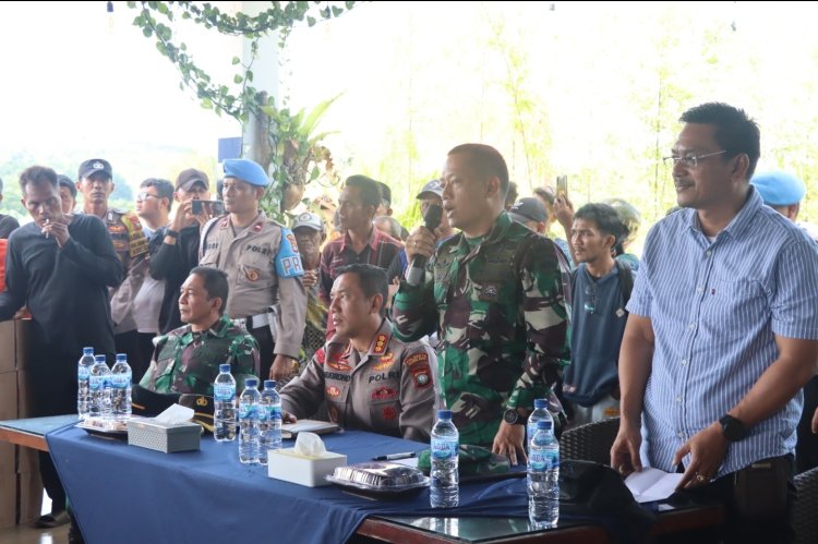 Dengarkan Curhatan Tokoh Masyarakat Rempang Galang Kota Batam oleh Kapolresta Barelang dan Dandim 0316 Batam