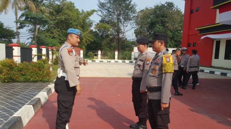 Polresta Barelang - Polsek Batu Ampar Melakukan Pengecekan Kelengkapan dan Kerapihan Personil