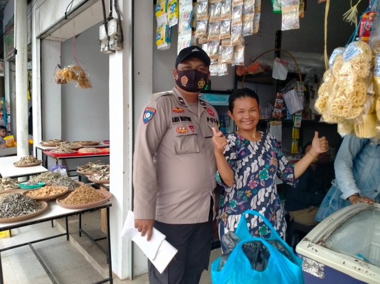 Bhabinkamtibmas Tanjung Riau sambang pasar tradisional sampaikan pesan kamtibmas