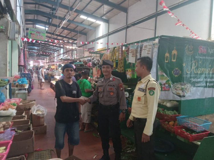 Berikan rasa aman, Polsek Sekupang patroli Dialogis di Pasar Tiban Center