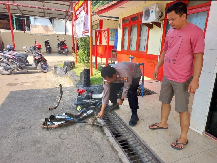 Knalpot Brong Hasil Sitaan Polsek Batu Aji Saat Penertiban Balap Liar Di Musnahkan