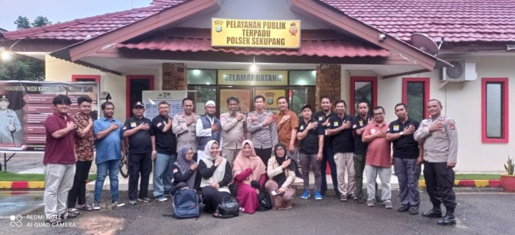 Kapolsek Sekupang silaturahmi dengan PPK dan Panwascam Sekupang