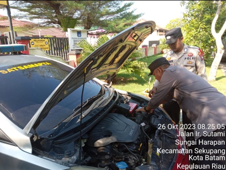 Kesiapan Patroli, anggota piket Batara Biru Sekupang cek kelayakan kendaraan