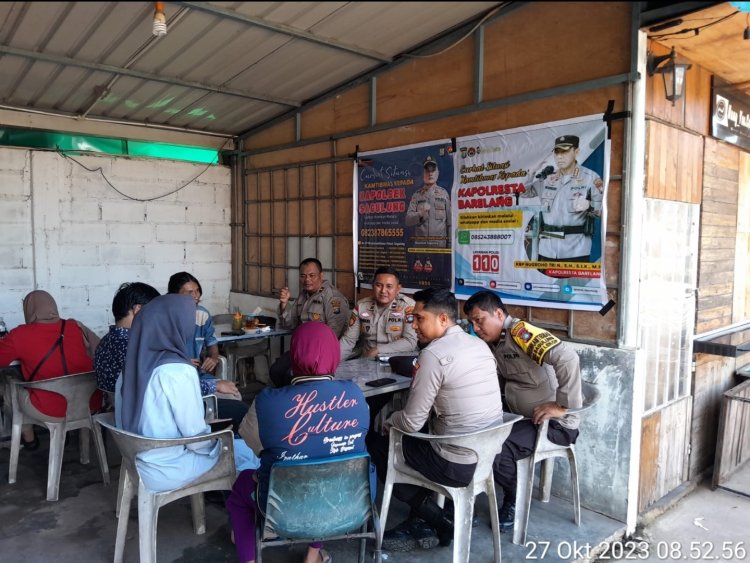 KEGIATAN JUMAT CURHAT KAMTIBMAS POLSEK SAGULUNG BERSAMA WARGA PERTOKOAN MITRA CENTER KEL. SUNGAI LANGKAI KEC. SAGULUNG - KOTA BATAM