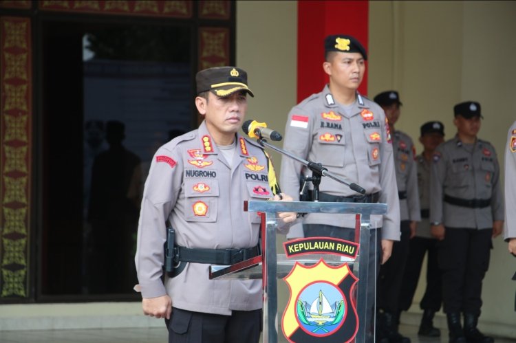 Kapolresta Barelang Pimpin Upacara Pemberian Penghargaan Polsek Terbaik dan Serah Terima Siswa Latja Diktukba Polri Gelombang I T.A 2023 SPN Polda Kepri