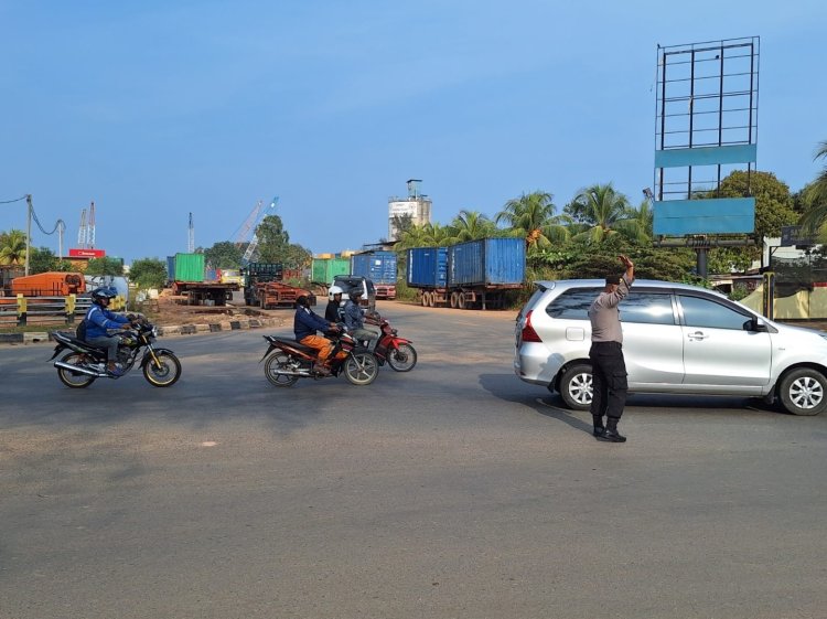 Rutinitas Personil Polsek Batu Ampar Melaksanakan Strong Poin Pagi