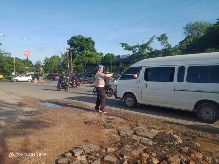 Polsek Sagulung melaksanakan strong point antisipasi kemacetan