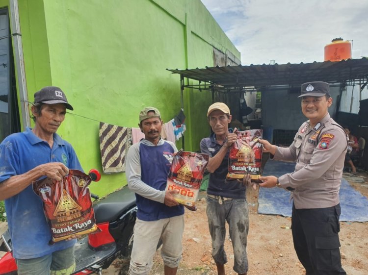 Kegiatan Jumat Berkah Polsek Bengkong: Bantuan Sosial Sembako bagi Warga Kurang Mampu di Kel. Tanjung Buntung