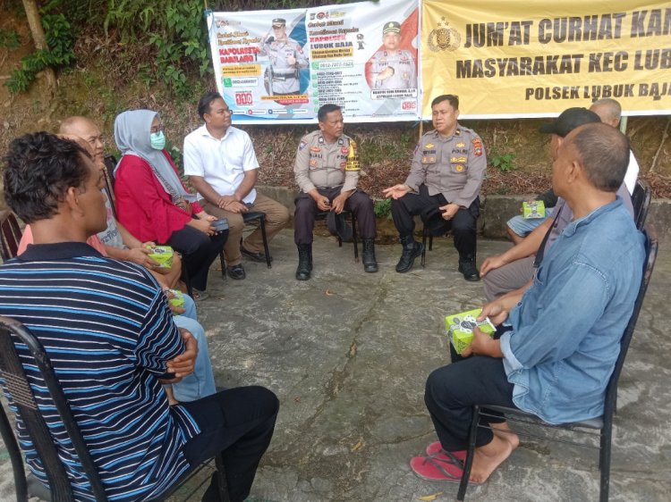 Polsek Lubuk Baja Melaksanakan jumat Curhat di pasar pelita Kec. Lubuk Baja Kota Batam