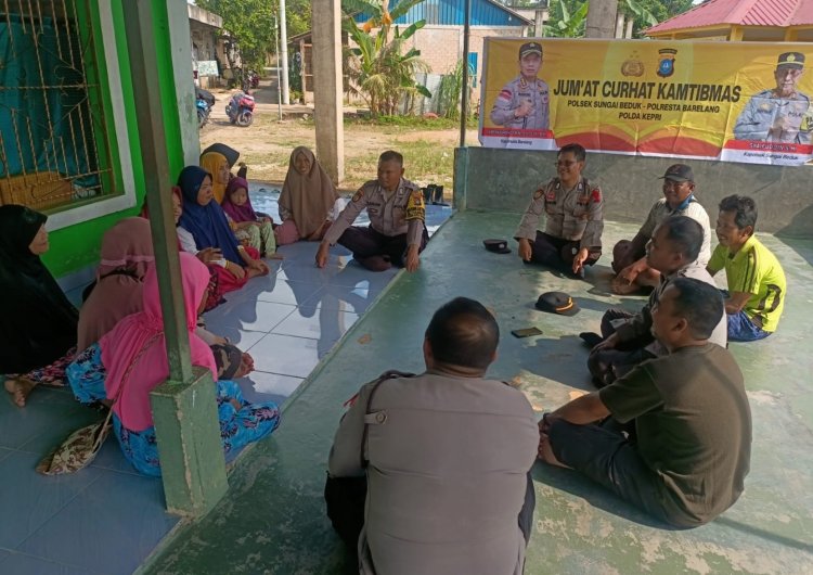 Giat Curhat Jum’at Kamtibmas & Pembagian Bansos Polsek Sei Beduk Bersama Masyarakat RT 01 RW 07 Kel. Tanjung Piayu