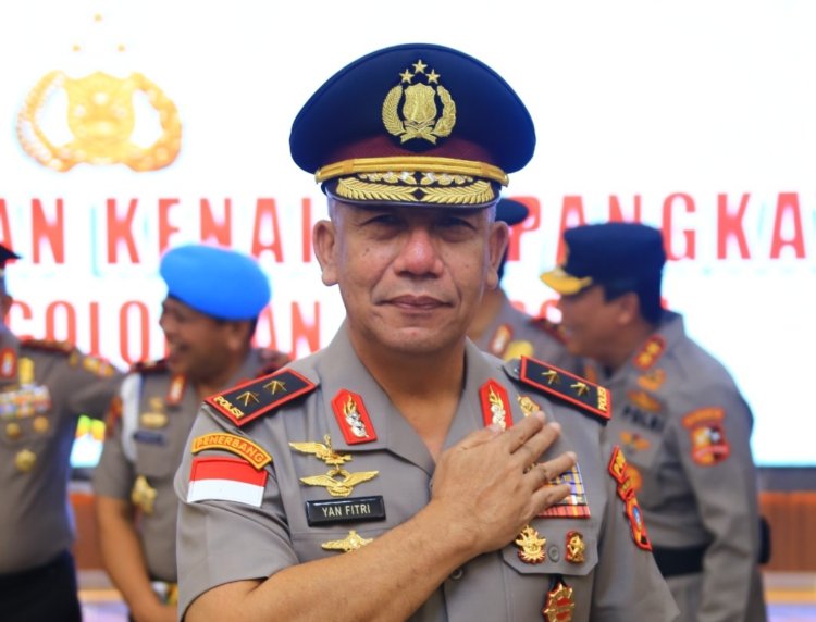 KENAIKAN PANGKAT KAPOLDA KEPRI IRJEN. POL. Drs. YAN FITRI HALIMANSYAH, M.H