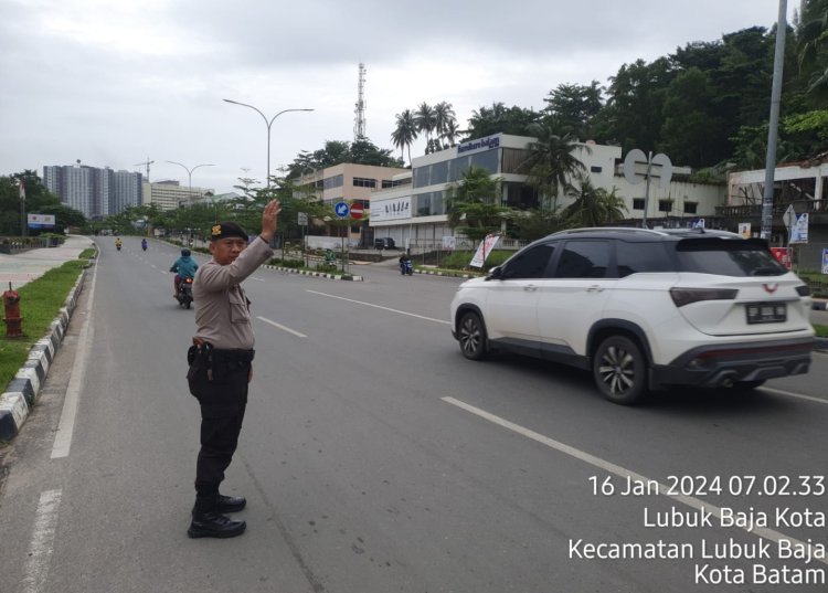 Kegiatan pengaturan Jalan Strong poin pagi di wilayah Polsek Lubuk Baja kota Batam