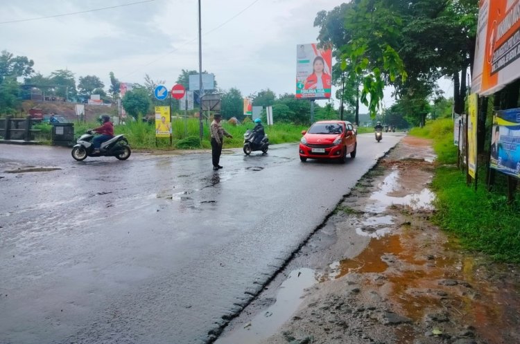 Personil Polsek Sungai Beduk Polresta Barelang Laksanakan Strong Point Sore antisipasi kemacetan pada sore hari