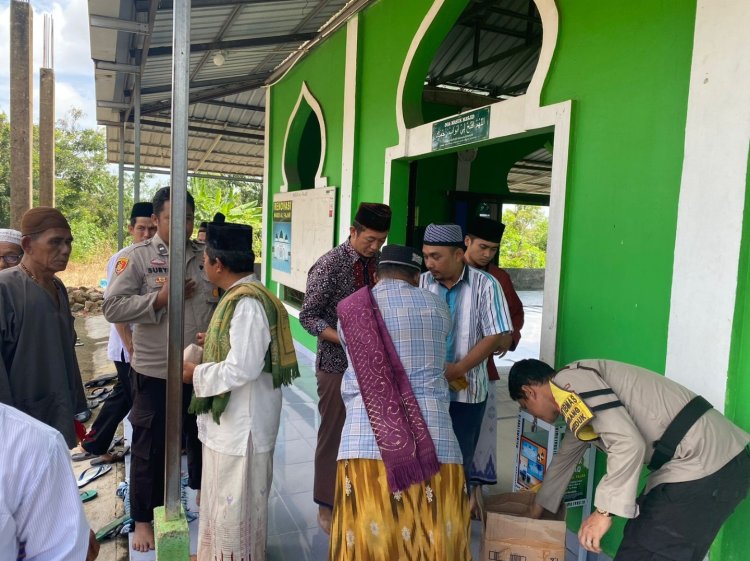 Giat Jumat Berkah Polsek Sungai Beduk Bersama Jamaah Masjid Al Fajar Sungai Daun Kel. Tanjung Piayu