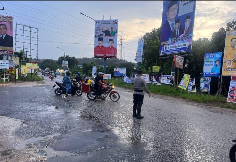 Personil Polsek Sungai Beduk Polresta Barelang Laksanakan Strong Point Sore antisipasi kemacetan pada sore hari