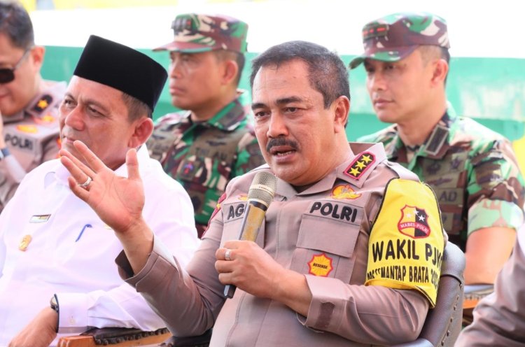 WAKAPOLRI DIDAMPINGI FKPD PROVINSI KEPRI DAN KOTA TANJUNGPINANG DENGAR ISI HATI MASYARAKAT SERTA BERIKAN BANSOS