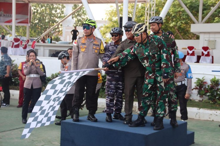 Kapolresta Barelang Mengikuti Kegiatan Gowes Bersama TNI-POLRI Sinergitas untuk Negeri Dalam Rangka Pengamanan pemilu 2024