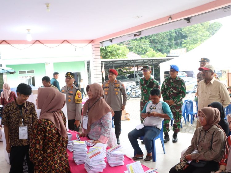 Kapolres Karimun Bersama FKPD Tinjau Langsung Penghitungan Surat Suara