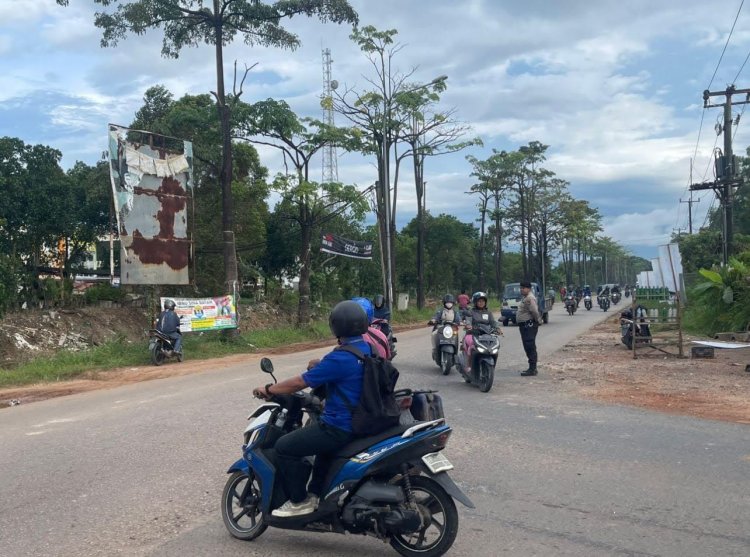 Personil Polsek Sungai Beduk Polresta Barelang Laksanakan Strong Point Pagi antisipasi kemacetan pada pagi hari