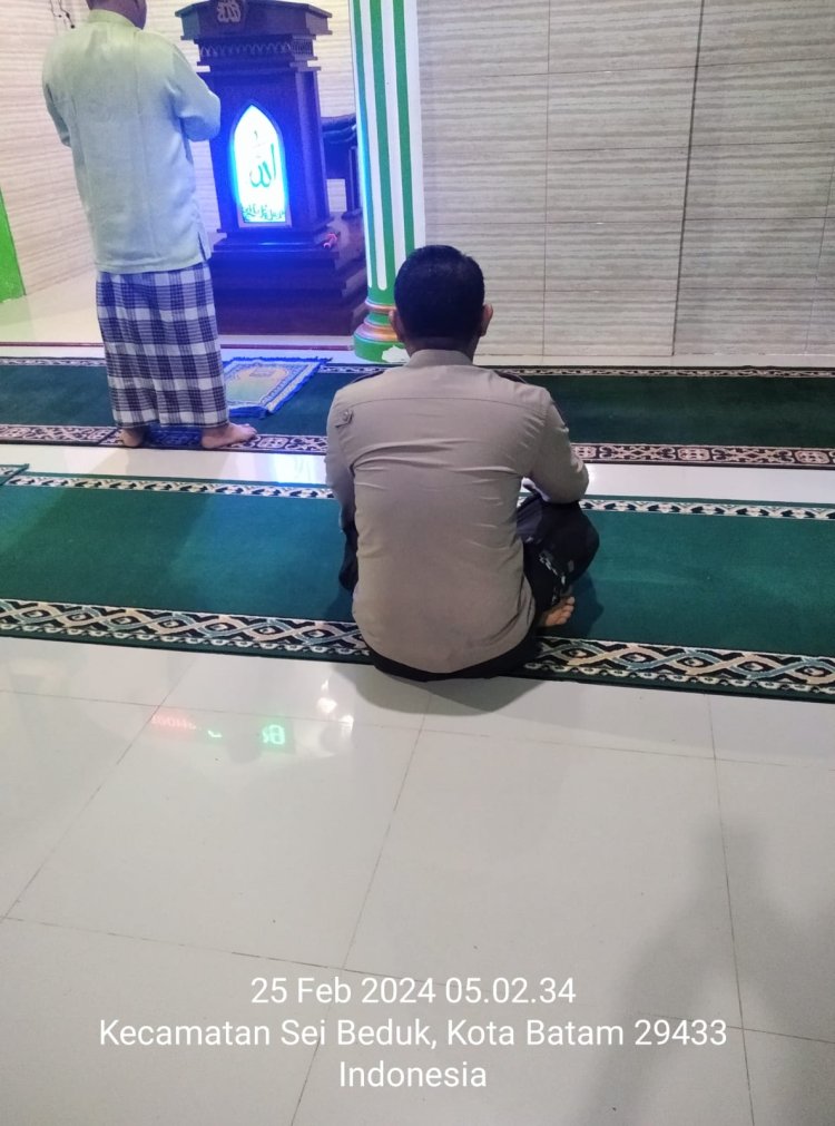 Kegiatan Sholat Subuh Keliling Polsek Sungai Beduk Dalam Rangka Cooling System Guna Mendukung Operasi Mantap Brata, Bersama Masyarakat Kec. Sungai Beduk