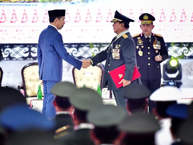 Bapak Presiden Joko Widodo Memberikan Penghargaan Kenaikan Pangkat Istimewa kepada Menteri Pertahanan RI Prabowo Subianto Menjadi Jenderal TNI Kehormatan